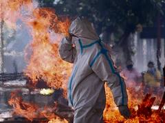 IN PICS | Despair & Gloom Prevail As India Continues To Witness Record Coronavirus Fatalities