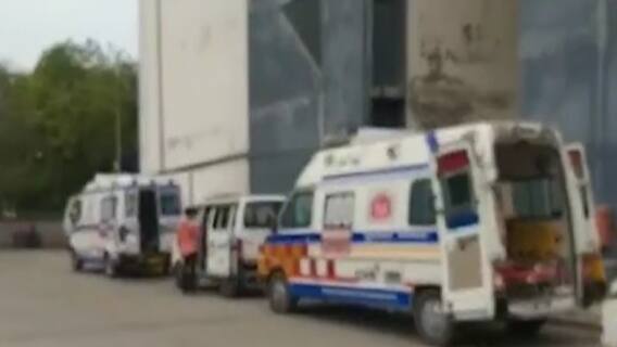 Gandhinagar: બેડના અભાવે સિવિલ હોસ્પિટલની બહાર એમ્બ્યુલન્સનું વેઈટિંગ, જુઓ વીડિયો