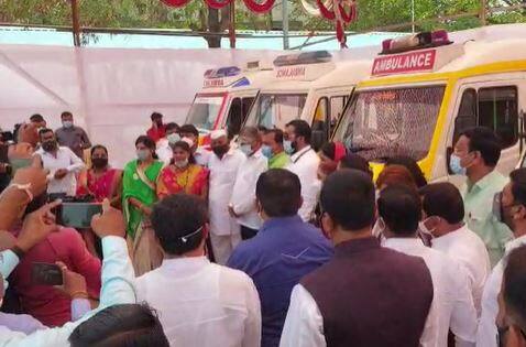 Violation of lockdown rules by leaders, crowd at BJP program in Pimpri Chinchwad पिंपरी चिंचवडमध्ये लॉकडाऊनचे नियम नेत्यांकडून पायदळी, सामन्यांप्रमाणे नेत्यांवर कारवाई होणार का?