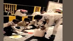 इंदौर का पुलिसकर्मी पलायन कर रहे मजदूरों के लिए बना मसीहा, मदद का वीडियो वायरल