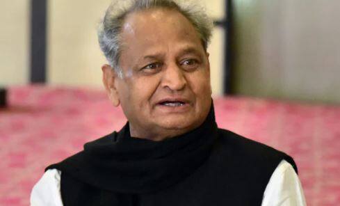 rajasthan people above 18 years of age will get free corona vaccine ashok gehlot announced રાજસ્થાનમાં 18 વર્ષથી વધુ ઉંમરના લોકોને મફત અપાશે કોરોનાની રસી, CM અશોક ગેહલોતે કરી જાહેરાત