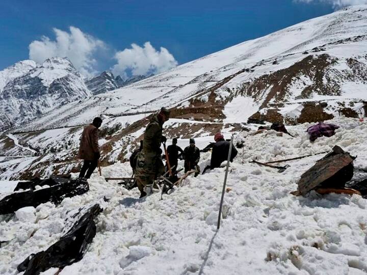 13 died in Landslide in sumna in Uttarakhand and 384 rescued उत्तराखंड के सुमना में हिमस्खलन में मृतकों की संख्या 13 हुई, अबतक 384 लोगों को बचाया गया