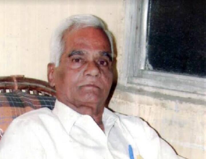 Poet Songwriter Harendra Jadhav Passes away 'आता तरी देवा मला पावशील का' लिहिणारे हरेंद्र जाधव काळाच्या पडद्याआड, दहा हजारांहून अधिक गीतांचे लेखन