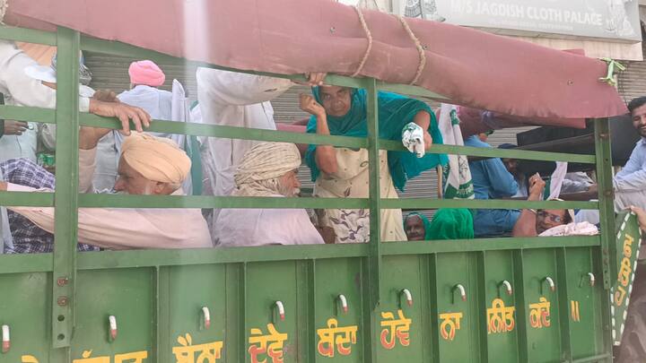 ਬਰਨਾਲਾ: ਪੰਜਾਬ ਵਿੱਚ ਕੋਰੋਨਾਵਾਇਰਸ ਦੇ ਲਗਾਤਾਰ ਵਧ ਰਹੇ ਮਾਮਲਿਆਂ ਨੂੰ ਧਿਆਨ ’ਚ ਰੱਖਦਿਆਂ ਸੂਬਾ ਸਰਕਾਰ ਵਲੋਂ ਐਤਵਾਰ ਨੂੰ ਲੌਕਡਾਊਨ ਲਗਾਉਣ ਦੇ ਆਦੇਸ਼ ਜਾਰੀ ਕੀਤੇ ਗਏ ਹਨ ਜਿਸ ਤਹਿਤ ਅੱਜ ਬਰਨਾਲਾ ਵਿੱਚ ਇਸ ਲੌਕਡਾਊਨ ਦਾ ਪੂਰਾ ਅਸਰ ਦੇਖਣ ਨੂੰ ਮਿਲਿਆ। ਬਰਨਾਲਾ ਸ਼ਹਿਰ ਦੇ ਬਾਜ਼ਾਰ ਤੇ ਦੁਕਾਨਾਂ ਪੂਰੀ ਤਰਾਂ ਬੰਦ ਰਹੀਆਂ।