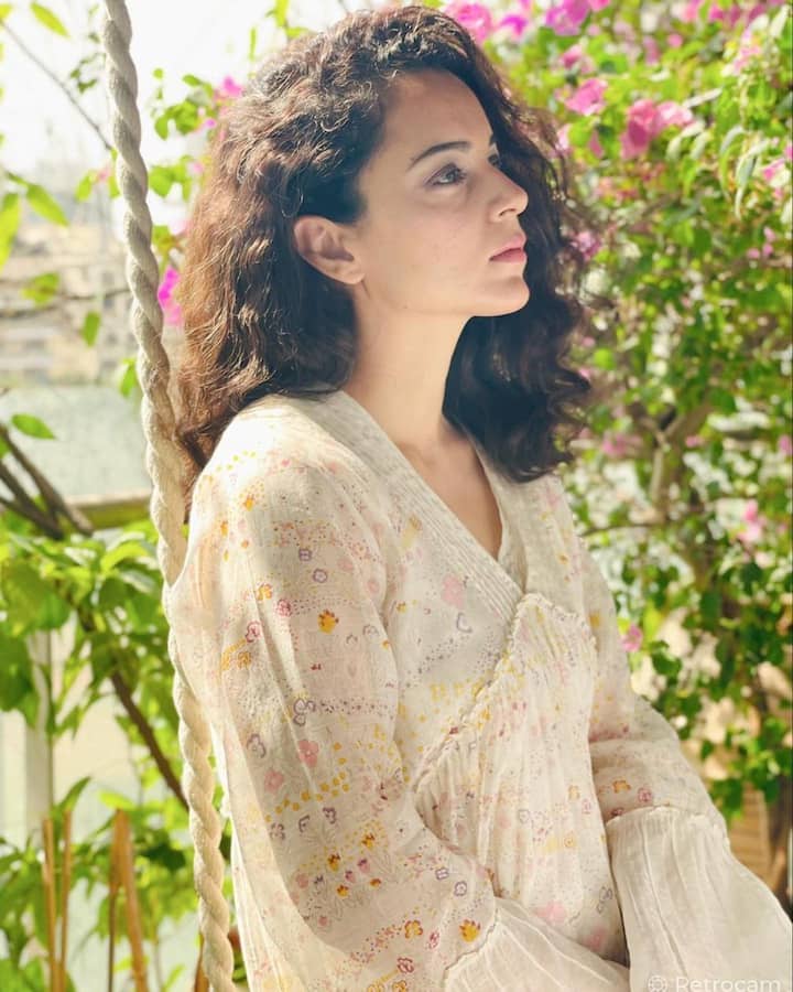 Kangana can be seen wearing a floral printed maxi dress, spending her time in leisure in the beautiful balcony of her house. The balcony has been decorated beautifully with plants and flowers. (Image courtesy - @kanganaranaut/Instagram)