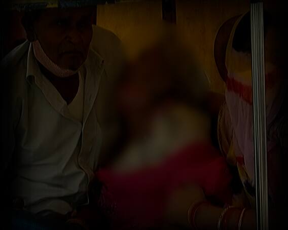 રીક્ષામાં પતિને ઓક્સિજનની બોટલ ચડાવીને મહિલા બે દિવસથી ભટકી રહી છે પણ ..... જુઓ દર્દનાક વીડિયો