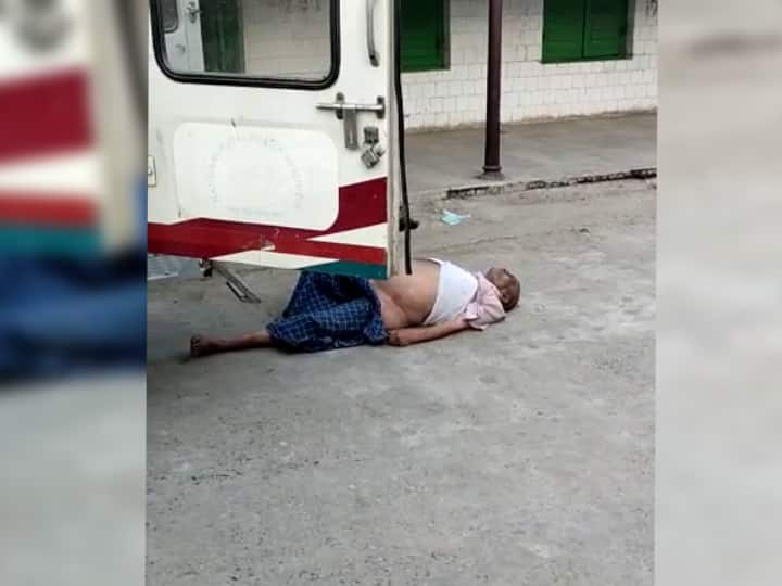 son leaves corona positive parents on road in muzaffarpur sadar hospital campus मुजफ्फरपुरः कोरोना पॉजिटिव माता-पिता को सड़क पर छोड़कर भागा बेटा, नहीं पसीजा दिल