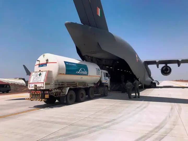 Covid 19 IAF-brings-oxygen-containers-from-singapore-amid-corona-crisis ਕੋਰੋਨਾ ਦੌਰ 'ਚ ਹਵਾਈ ਫੌਜ ਨੇ ਸਾਂਭਿਆ ਮੋਰਚਾ: ਆਕਸਜੀਨ ਲੈਕੇ ਸਿੰਗਾਪੁਰ ਤੋਂ ਭਾਰਤ ਆਏ IAF ਦੇ ਜਹਾਜ਼ 