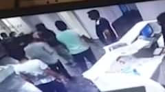 Rajkot: આ હોસ્પિટલમાં દર્દીને ભરતી કરવાની મનાઈ કરતા થઈ મારામારી,જુઓ વીડિયો