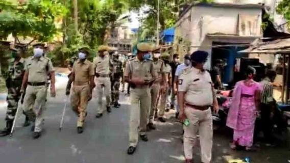 West Bengal Election 2021: শান্তিপূর্ণ ভোট করাতে ট্রায়াঙ্গুলার পার্কে কেন্দ্রীয় বাহিনীর টহলদারি