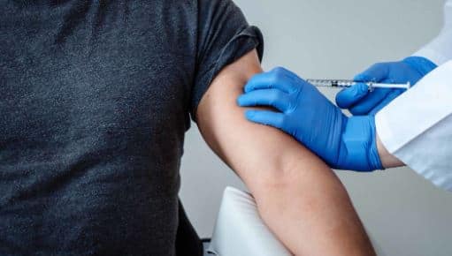 COVID-19 Vaccination Question marks over immunization campaign for 18-year-olds starting May 1 COVID-19 Vaccination : 1 मेपासून होणाऱ्या 18 वर्षांवरील नागरिकांच्या लसीकरण मोहिमेवर प्रश्नचिन्ह, राज्याला लसींचा पुरेसा साठाच उपलब्ध नसल्याचं स्पष्ट