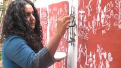 घराच्या भिंतींवर वारली कलेच्या माध्यमातून साकारलं रामायण, भाग्यश्री पटवर्धन यांच्या कलेचं कौतुक