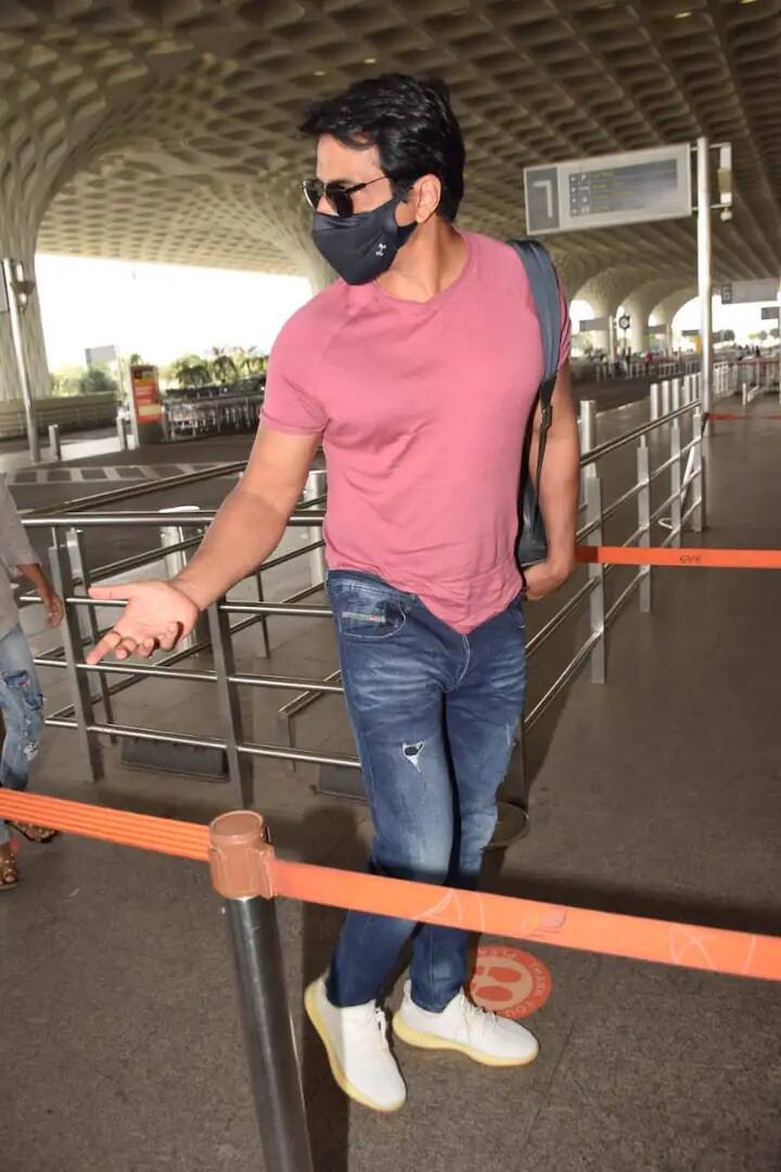 করোনা পরিস্থিতিতে গত বছরের মত এবারেও মানবিক হাত বাড়িয়ে দিয়েছেন সোনু সুদ। বেড থেকে শুরু করে অক্সিজেন, রেমডিসিভির, সমস্ত কিছুই যোগানের যথাসাধ্য চেষ্টা করলেন তিনি।