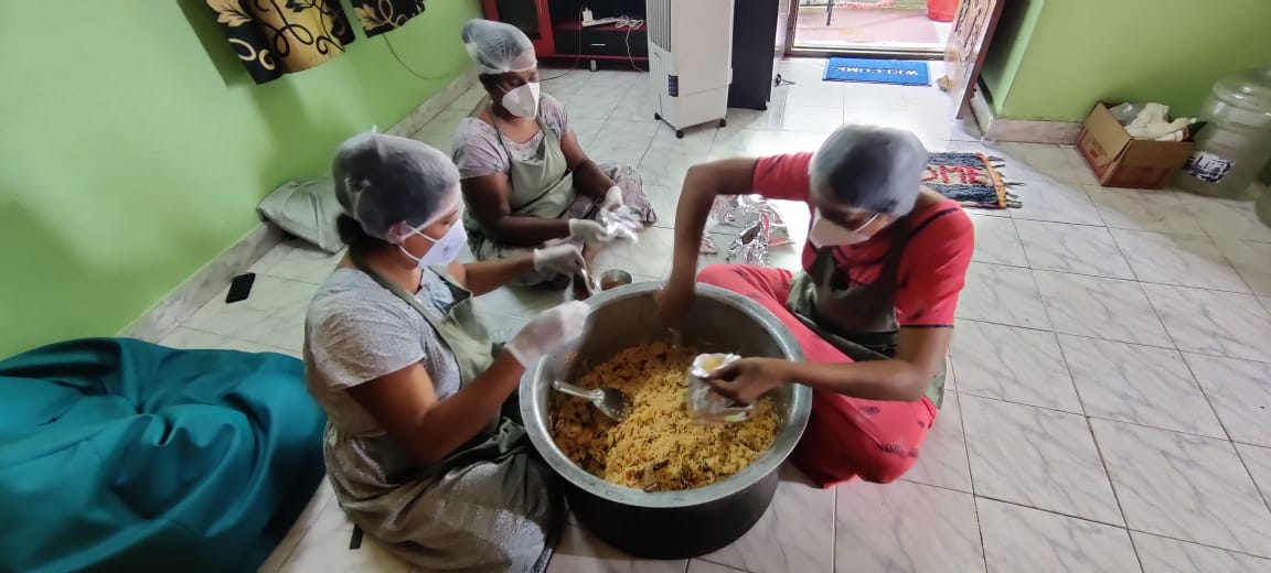 Trans Kitchen Initiative during Sunday curfew | ஊரடங்கில் உணவளிக்கும் அன்னபூரணிகள்! – ’ஒரு பிடி அன்பு’ திருநர் கிச்சன்..