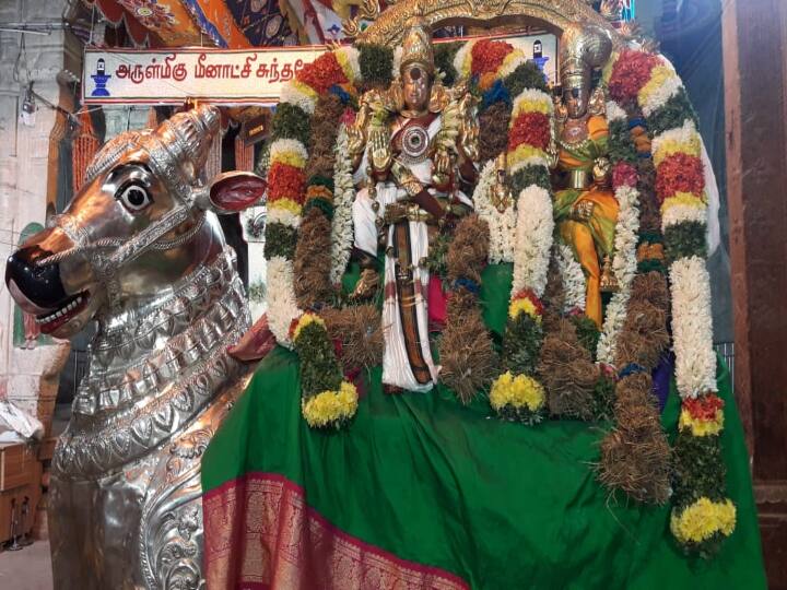 வெள்ளி ரிஷப வாகனத்தில் விதி உலாவுக்கு தயாராகும் சுவாமி, அம்மன்