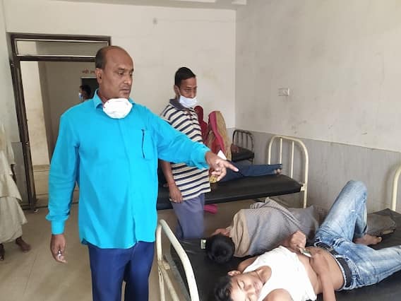 बिहार: भोज का खाना खाने से कई लोग हुए बीमार, गंभीर हालत में अस्पताल में भर्ती बिहार: भोज का खाना खाने से कई लोग हुए बीमार, गंभीर हालत में अस्पताल में भर्ती