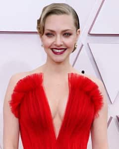 Oscars 2021: क्लीवेज लुक पर Amanda Seyfried ने किया इंप्रेस, खूब वायरल हो रहा है ये अंदाज