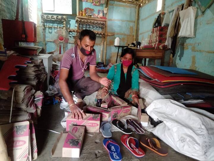 When the factory owner closed the doors in lockdown, then the work started in the house, presented as a self-reliant ann लॉकडाउन में जब फैक्ट्री मालिक ने दरवाजे किए बंद, तब घर में शुरू किया काम, आत्मनिर्भर बनकर पेश की मिशाल