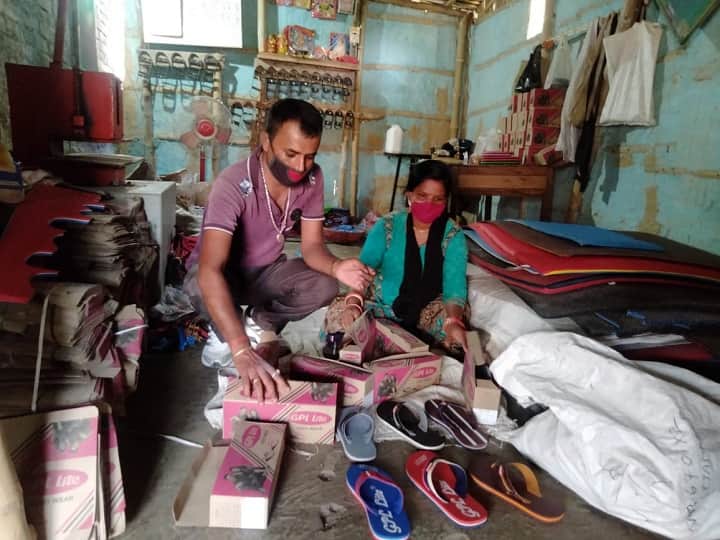लॉकडाउन में जब फैक्ट्री मालिक ने दरवाजे किए बंद, तब घर में शुरू किया काम, आत्मनिर्भर बनकर पेश की मिशाल When the factory owner closed the doors in lockdown, then the work started in the house, presented as a self-reliant ann लॉकडाउन में जब फैक्ट्री मालिक ने दरवाजे किए बंद, तब घर में शुरू किया काम, आत्मनिर्भर बनकर पेश की मिशाल