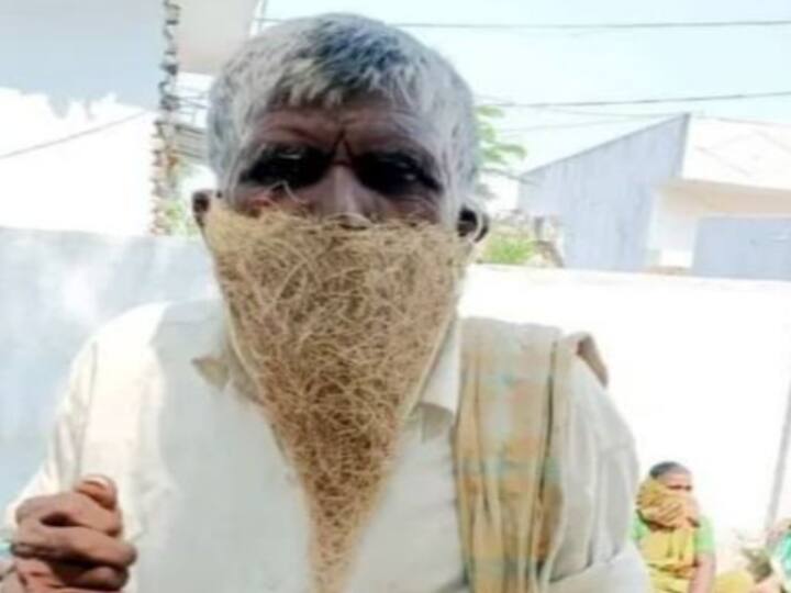 grandfather wear on new mask who went viral on the internet in telengana இதுவரை யாரும் போடாத புது மாஸ்க் - இணையத்தில் வைரலாகும் தாத்தா