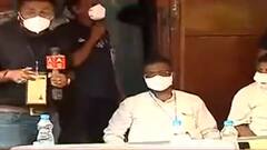 West Bengal Election 2021: গার্ডেনরিচে ভোটার স্লিপ ছিঁড়ে দেওয়ায় অভিযুক্ত কংগ্রেস, স্কুটার নিয়ে তাড়া ফিরহাদের