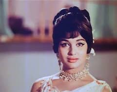 जिस एक्टर के साथ हीरोइन बनकर आती थीं Asha Parekh, आगे चलकर निभाना पड़ा उसी की मां का किरदार