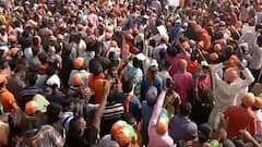 क्या कोरोना की दूसरी लहर के 'खलनायक' चुनाव और चुनाव आयोग के अधिकारी हैं? | हुंकार | Rubika Liyaquat