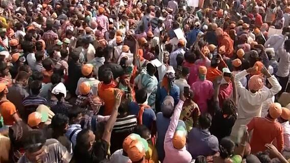 क्या कोरोना की दूसरी लहर के 'खलनायक' चुनाव और चुनाव आयोग के अधिकारी हैं? | हुंकार | Rubika Liyaquat