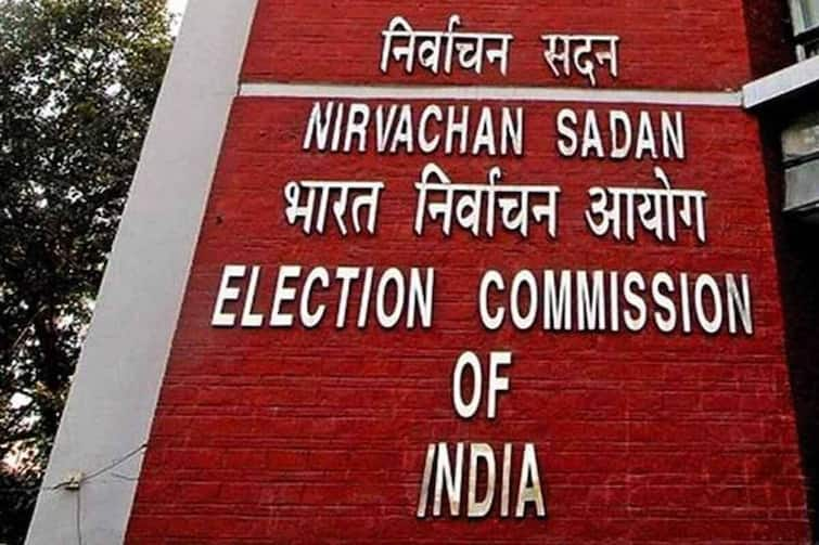 ECI bans all victory processions during after counting on May 2 after Madras HC asked EC prepare blueprint how COVID protocol EC Bans Counting Day Celebrations : निवडणूक निकालानंतर कोणत्याही जल्लोषावर निवडणूक आयोगाची बंदी; 5 राज्यांतील मतमोजणीपूर्वी आयोगाच्या सूचना