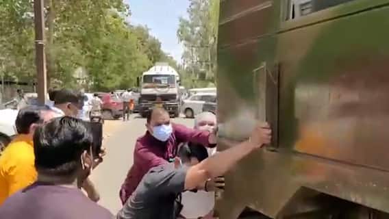 ऑक्सीजन संकट को लेकर सड़कों पर मुस्तैद कांग्रेस विधायक, खराब पड़ी सेना की गाड़ी को लगाया धक्का