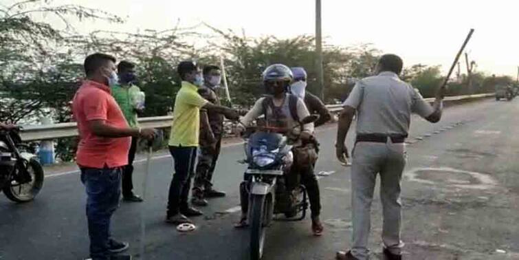 West Bengal South 24 Parganas Police Unique Approach Wearing Coronavirus Mask Coronavirus Mask: মাস্ক পরলে লজেন্স, না পরলে পিঠে লাঠির বাড়ি, অভিনব পন্থা ক্যানিং পুলিশের