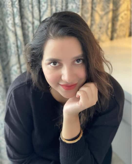 করোনা রিপোর্ট পজিটিভ আসার পর আরবানার ফ্ল্যাটেই নিভৃতবাসে রয়েছেন শুভশ্রী। এর আগে শুভশ্রীর স্বামী পরিচালক রাজ চক্রবর্তী কোভিডে আক্রান্ত হয়েছিলেন। করোনার দ্বিতীয় ঢেউয়ে কার্যত বেসামাল সবাই। আর তা থেকে বাদ পড়েননি অভিনেত্রী শুভশ্রী গঙ্গোপাধ্যায়ও ৷