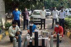 दिल्ली: ऑक्सीजन की किल्लत के बीच कालाबाजारी करने वाले तीन शख्स गिरफ्तार, 50 हजार में बेच रहे थे एक सिलेंडर