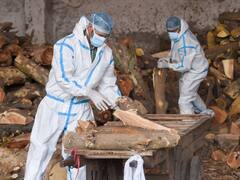 दिल्ली के श्मशानों में कोरोना से मौत की तबाही का मंजर, दाह संस्कार के लिए करना पड़ रहा 20 घंटे लंबा इंतजार