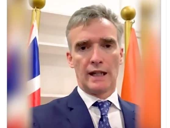 India joins UK to defeat Corona, says British High Commissioner in Hindi, watch video કોરોનાને હરાવવા ભારતને મળ્યો UKનો સાથ, હિંદીમાં બ્રિટિશ હાઈ કમિશ્નરનો આ વીડિયો તમારું પણ દિલ જીતી લેશે