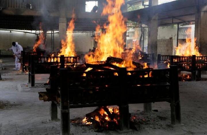 கொரோனா மரணங்கள்..எரியூட்டப்படும் உடல்கள்