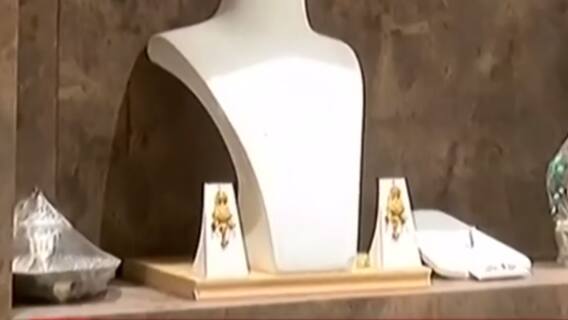 Rajkot: ચંપકનગરની આ જ્વેલર્સ શોપમાં એક કરોડ રૂપિયાના દાગીનાની કરાઈ ચોરી, જુઓ વીડિયો