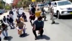 मंदसौर में कोरोना कर्फ्यू तोड़ने वालों से पुलिस लगवाई 'मेंढक रेस', करवाया योग और प्राणायाम