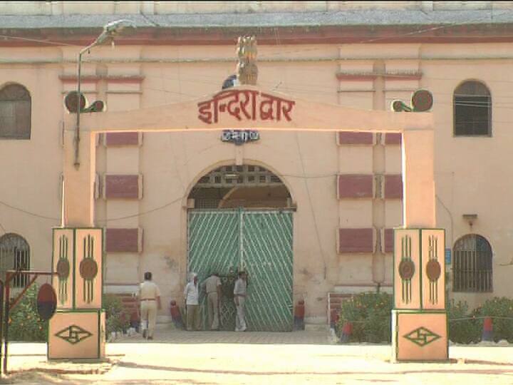 prayagraj More than 100 prisoners found corona infected in naini central jail ann यूपी की इस जेल में कोरोना संक्रमित पाए गए 100 से ज्यादा कैदी, चपेट में आए कई अधिकारी और कर्मचारी 