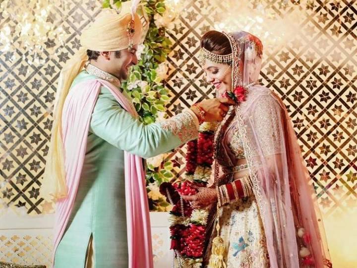 Sugandha Mishra shares first wedding photo with Sanket Bhosale teases him your life my rules कॉमेडियन सुगंधा मिश्रा ने शेयर की शादी की पहली तस्वीर, पति से कहा- Your Life, My Rules