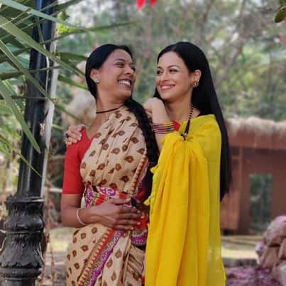 हाल ही में इमली की पूरी टीम के साथ किरण खोजे भी हैदराबाद पहुंची है. जहां शो की आगे की शूटिंग की जाएगी. किरण सोशल मीडिया पर भी काफी एक्टिव है. और फैन्स के साथ सीरियल से जुड़ी हर अपडेट शेयर करती रहती है.