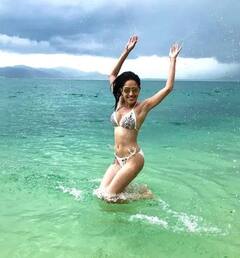 Throwback: નુસરત ભરુચાએ શેર કરી White બિકીનીમાં હૉટ તસવીરો, સોશ્યલ મીડિયા પર થઇ વાયરલ.....