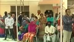 Vadodara: SSG હોસ્પિટલમાં દર્દીના સગાઓ શેના ટોકન લેવા માટે કરી રહ્યાં છે પડાપડી,જુઓ વીડિયો