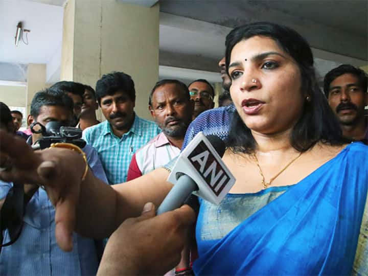 Solar Panal Scam Accused Saritha Nair Gets 6 Years Imprisonment in Fraud Case சோலார் பேனல் மோசடி வழக்கில் சரிதா நாயருக்கு 6 ஆண்டுகள் கடுங்காவல் தண்டனை