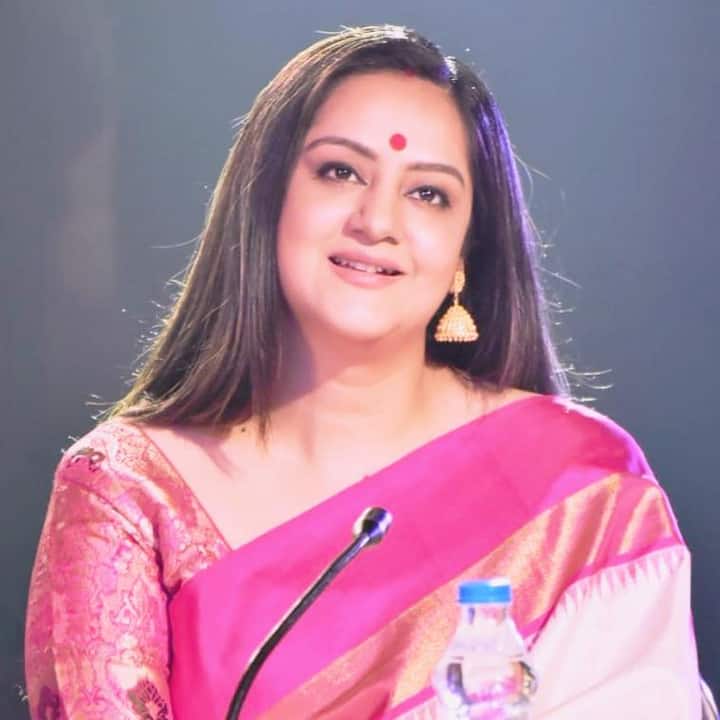 করোনা আক্রান্ত হয়েছেন তাপস পালেন স্ত্রী নন্দিনী পাল। তাঁর চিকিৎসার জন্য সাহায্যের হাত বাড়িয়ে দিয়েছেন খোদ মমতা বন্দ্যোপাধ্যায়। একটি বেসরকারি হাসপাতালে আপাতত চিকিৎসাধীন তিনি। প্লাজমা থেরাপি চলছে। মুখ্যমন্ত্রীর এই সাহায্যের জন্যই তাঁকে ধন্যবাদ জানিয়েছিলেন সুদীপা।