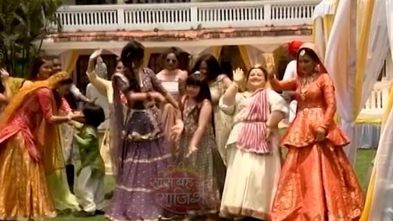 Here is a glimpse of Purvi's mehndi ceremony | Molkki