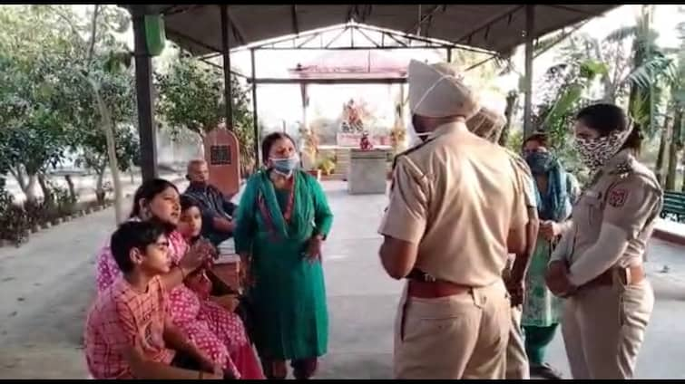 In-laws forcibly cremating the deceased, police initiated action, find out the whole case ਸੁਹਰਾ ਪਰਿਵਾਰ ਵਲੋਂ ਕੀਤਾ ਜਾ ਰਿਹਾ ਸੀ ਮ੍ਰਿਤਕਾ ਦਾ ਜ਼ਬਰਦਸਤੀ ਸਸਕਾਰ, ਪੁਲਿਸ ਨੇ ਸ਼ੁਰੂ ਕੀਤੀ ਕਾਰਵਾਈ, ਜਾਣੋ ਪੂਰਾ ਮਾਮਲਾ