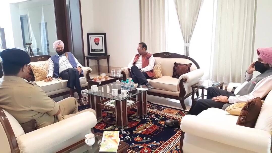 ਕੈਪਟਨ ਵੱਲੋਂ ਨਵਜੋਤ ਸਿੱਧੂ ਨੂੰ ਦਿੱਤੇ ਚੈਲੰਜ ‘ਤੇ ਬੋਲੇ ਰਾਣਾ ਸੋਢੀ, ਕੇਂਦਰ ਸਰਕਾਰ ‘ਤੇ ਵੀ ਤਿੱਖੇ ਹਮਲੇ Punjab Cabinet Minister Rana Sodhi visited Bathinda, said that not only Navjot Sidhu is concerned about the issue of indecency, ਕੈਪਟਨ ਵੱਲੋਂ ਨਵਜੋਤ ਸਿੱਧੂ ਨੂੰ ਦਿੱਤੇ ਚੈਲੰਜ ‘ਤੇ ਬੋਲੇ ਰਾਣਾ ਸੋਢੀ, ਕੇਂਦਰ ਸਰਕਾਰ ‘ਤੇ ਵੀ ਤਿੱਖੇ ਹਮਲੇ