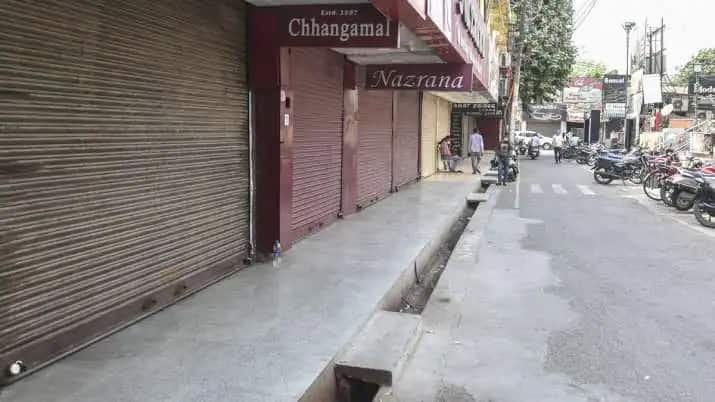 Coronavirus Updates: দেশের ১৫০ জেলায় পজিটিভিটি রেট ১৫ শতাংশের বেশি, জারি হতে পারে লকডাউন India 150 Districts With 15 Percent Corona Positivity Rate May Face Complete Lockdown Says Report Coronavirus Updates: দেশের ১৫০ জেলায় পজিটিভিটি রেট ১৫ শতাংশের বেশি, জারি হতে পারে লকডাউন