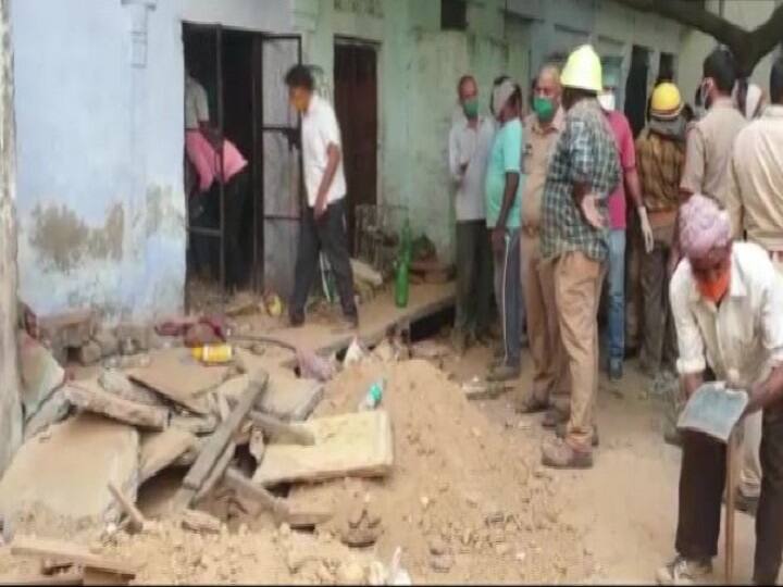 Mirzapur: The roof of a dilapidated house collapsed, five people of the same family died after being buried under debris मिर्जापुर: जर्जर मकान की छत ढही, मलबे में दबकर एक ही परिवार के पांच लोगों की मौत